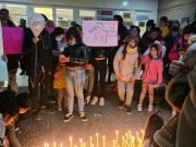 SENTIDA MARCHA DE ANTORCHAS EN EL NEONATAL EN RECLAMO DE JUSTICIA.