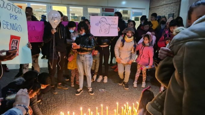 SENTIDA MARCHA DE ANTORCHAS EN EL NEONATAL EN RECLAMO DE JUSTICIA.