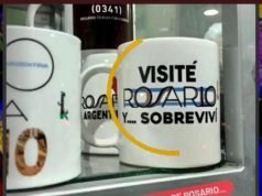 PASA EN REDES: “¡VISITÉ ROSARIO Y SOBREVIVÍ!” DICE LA ESCRITURA VIRAL EN LAS TAZAS QUE VENDEN EN LA TERMINAL DE ESA CIUDAD GOLPEADA POR LA INSEGURIDAD.