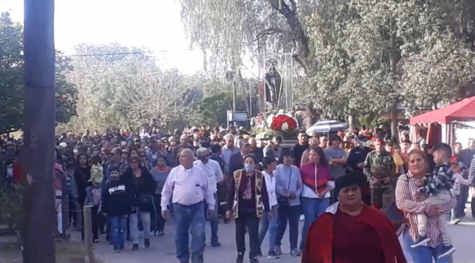 VILLA QUILINO: CONCURRIDA PRESENCIA DE FIELES EN LA PROCESIÓN EN HONOR A SAN ROQUE.