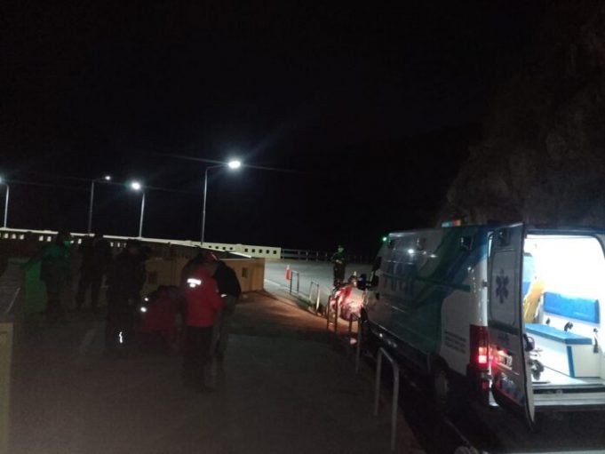 CARLOS PAZ: POLICIAS RESCATARON A UNA MUJER EN NOTABLE ESTADO DE CRISIS NERVIOSA. SE DIRIGÍA AL PAREDÓN DEL DIQUE SAN ROQUE.