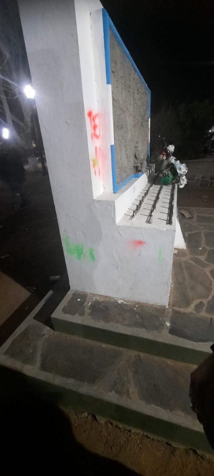 CHAÑAR: VANDALIZARON EL MONUMENTO A LOS FUNDADORES DEL PUEBLO.
