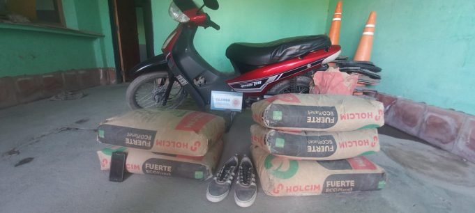 ROBO EN LUCIO V. MANSILLA: ALLANARON 6 DOMICILIOS Y RECUPERARON BOLSAS DE CEMENTO, UNAS ZAPATILLAS Y UN TELÉFONO.