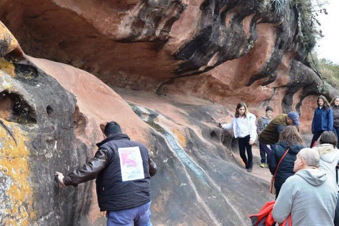 CERRO COLORADO: POLICIAS RESCATARON A UN MUJER QUE SE DESCOMPENSÓ EN MEDIO DE UNA EXCURSIÓN EN ALTURA.