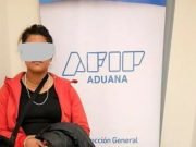 DETUVIERON EN EZEIZA UNA MUJER QUE INTENTÓ PASAR 10KG DE COCAÍNA LÍQUIDA IMPREGNADA EN LA ROPA DE SU EQUIPAJE.