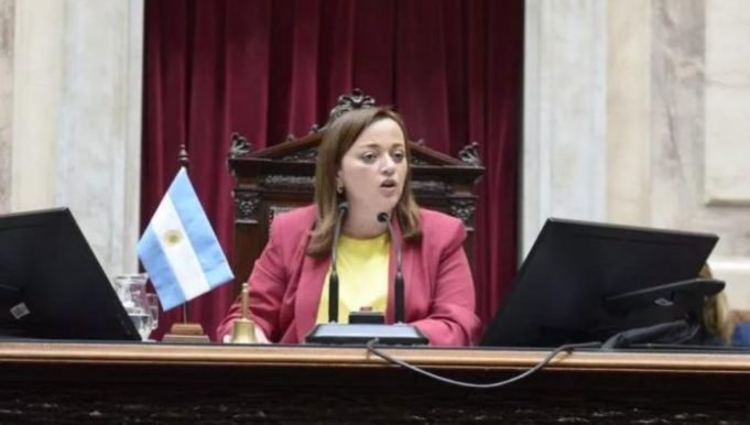 CECILIA MOREAU LA PRIMER MUJER QUE PRESIDE LA CÁMARA DE DIPUTADOS.