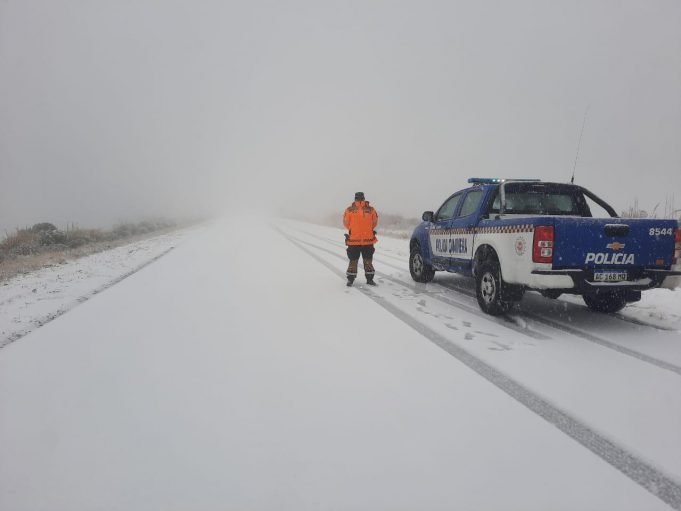 NEVADAS EN CÓRODBA: NUEVAMENTE CORTAN A MODO PREVENTIVO EL CAMINO A LAS ALTAS CUMBRES.