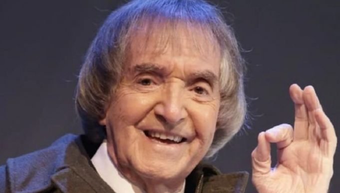 INTERNARON A CARLITOS BALÁ TRAS SUFRIR UNA SEGUIDILLA DE MAREOS Y DESCOMPENSACIÓN.
