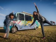 “LA VIDA MISMA”: UNA PAREJA QUE RECORRE EL PAÍS EN MOTORHOME PASARON POR DEÁN FUNES Y SE ENAMORARON DE NUESTRA CIUDAD. ¡MIRÁ!