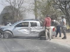 CRUZ DEL EJE: SE DESPRENDIÓ LA LONA DE UN CAMIÓN. UN AUTO QUISO ESQUIVARLA Y PROVOCÓ UN CHOQUE EN CADENA EN RN38.