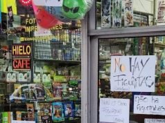 PASA EN REDES: UN KIOSQUERO PORTEÑO ESCRIBIÓ EN 17 IDIOMAS QUE “NO TIENE FIGURITAS DEL MUNDIAL”.