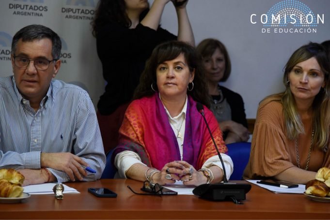 COMISIÓN DE EDUCACIÓN: LA DIPUTADA ADRIANA RUARTE INTERVINO CONTANDO UNA EXPERIENCIA SOBRE UNA SOLICITUD DE BECA ESTUDIANTIL.