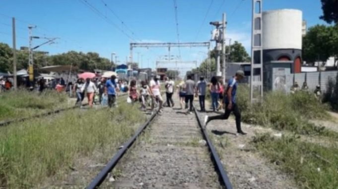 UN NENE DE DOS AÑITOS MURIÓ ARROLLADO POR UN TREN. SE HABÍA ESCAPADO DE SU HERMANA PARA IR A JUGAR EN LAS VÍAS.