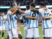 LA SCALONETA LE GANÓ 3 A 0 A JAMAICA: UN GOL FUE DE ÁLVAREZ, DOS FABULOSOS DE MESSI CON HINCHAS DE POR MEDIO EN EL CAMPO DE JUEGO.