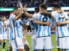 LA SCALONETA LE GANÓ 3 A 0 A JAMAICA: UN GOL FUE DE ÁLVAREZ, DOS FABULOSOS DE MESSI CON HINCHAS DE POR MEDIO EN EL CAMPO DE JUEGO.