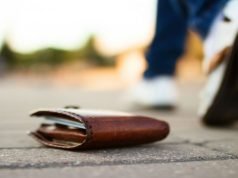 LADRÓN SONSO: FUE A ROBAR PERO SE LE CAYÓ LO QUE SACÓ Y ENCIMA PERDIÓ LA BILLETERA CON SU D.N.I. EN EL LUGAR