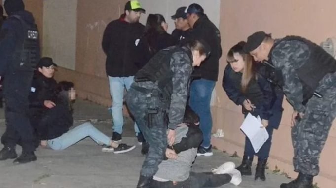 TODO POR UN CHICO: DOS NENAS DE 13 AÑOS APUÑALARON A OTRA DE 12 EN UNA FIESTA DEL DÍA DEL ESTUDIANTE.
