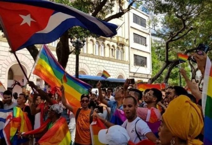 HISTÓRICO: EN CUBA APROBARON EL MATRIMONIO IGUALITARIO Y LA SUBROGACIÓN DE VIENTRES.