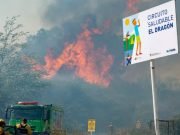 CONTINÚA ACTIVO EL INCENDIO EN LA FALDA.