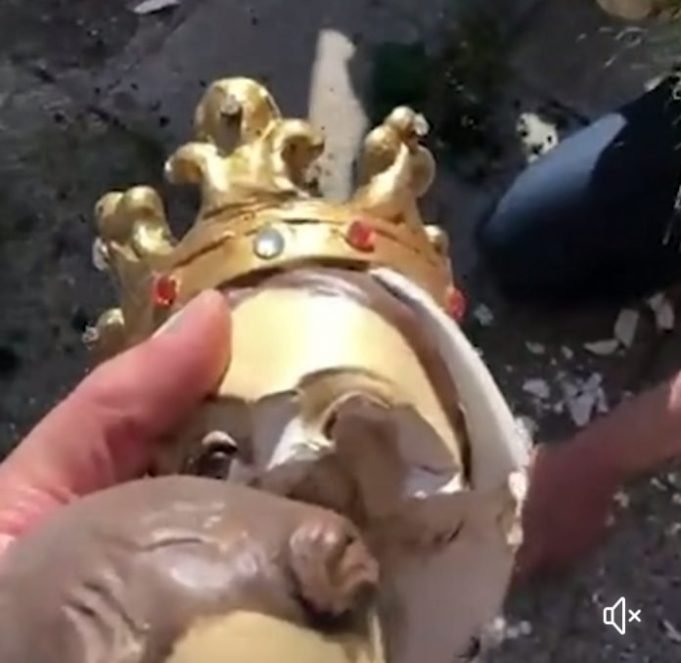 PASA EN REDES: IMPACTANTE VÍDEO DE CÓMO SE CAE AL PISO LA VIRGEN DE LA MERCED CUANDO LA SACABAN PARA UNA PROCESIÓN. ¡MIRÁ!