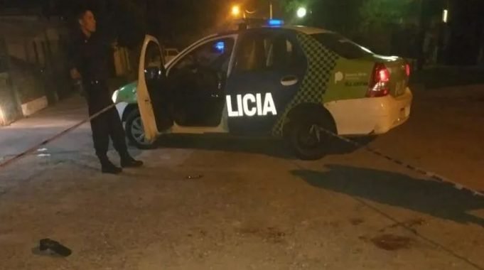 POSIBLE FEMICIDIO: UNA JOVEN FUE HALLADA SIN VIDA EN UN DESCAMPADO CON INDICIOS DE UN DISPARO EN SU CABEZA. SU NOVIO POLICIA QUEDÓ DETENIDO.