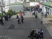 GREMIALISTAS DE CAMIONEROS IRRUMPIERON UNA EMPRESA Y GOLPEARON A LOS EMPLEADOS.