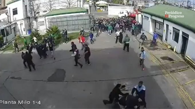 GREMIALISTAS DE CAMIONEROS IRRUMPIERON UNA EMPRESA Y GOLPEARON A LOS EMPLEADOS.