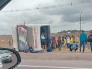 FALLECIÓ UNA MUJER TRAS EL VUELCO DE UN COLECTIVO CON HINCHAS DE BOCA. HAY VARIOS HERIDOS.