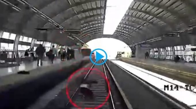 INCREÍBLE: UN HOMBRE CAYÓ A LAS VÍAS Y UN TREN LE PASÓ POR ENCIMA. FELIZMENTE NO LE HIZO NADA.
