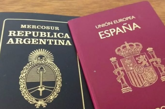 PROSPERA LA LEY ESPAÑOLA PARA QUE MÁS ARGENTINOS PUEDAN EMIGRAR Y OBTENER LA CIUDADANÍA EUROPEA.