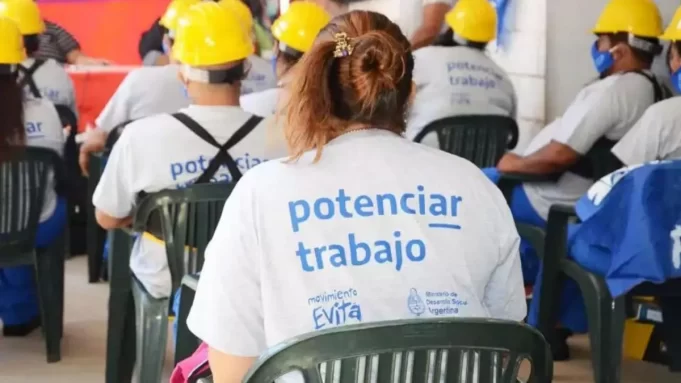 AJUSTE E INCOMPATIBILIDAD: 40 MIL PERSONAS DEJARÁN DE COBRAR EL PLAN POTENCIAR TRABAJO.