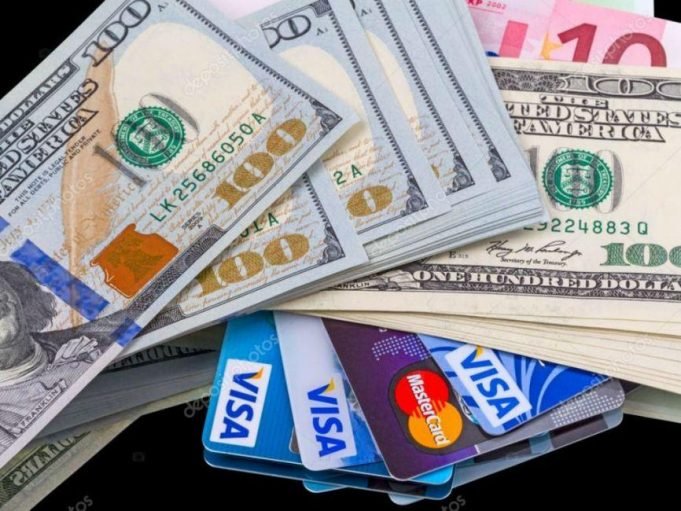 COMPRAS EN EL EXTERIOR: NUEVO RECARGO AL DÓLAR TARJETA.