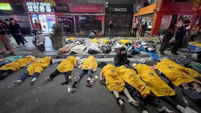 COREA DEL SUR: AL MENOS 146 MUERTOS Y 150 HERIDOS TRAS UNA ESTAMPIDA DE HALLOWEEN EN SEÚL. ¡MIRÁ!