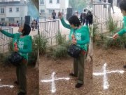 PASA EN REDES: UNA MANIFESTANTE DEL SUOEM HIZO UNA CRUZ DE SAL PARA “CORTAR” LA TORMENTA Y PODER MARCHAR. ¡MIRÁ!