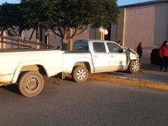 LAS ARRIAS: UNA AMAROK SE INCRUSTÓ EN LA PARROQUIA Y CAUSÓ VARIOS DAÑOS MATERIALES.