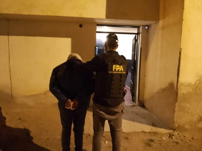 CRUZ DEL EJE: REALIZABAN DELIVERY DE DROGAS, COMERCIALIZABAN EN LA COSTANERA Y FUERON DETENIDOS POR LA FPA.