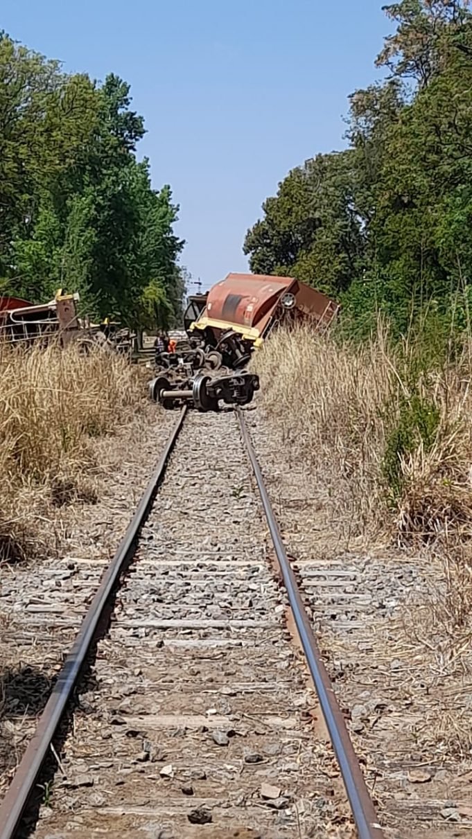 SARMIENTO: DESACARRILÓ UN TREN CON DESTINO A DEÁN FUNES. SE DESPRENDIERON 5 VAGONES.