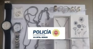 DEÁN FUNES: LA POLICÍA RECUPERÓ LAS JOYAS y RELOJES ROBADOS DE UNA JOYERÍA. EL VALOR ASCENDÍA A UNA SUMA DE 100.000 PESOS.
