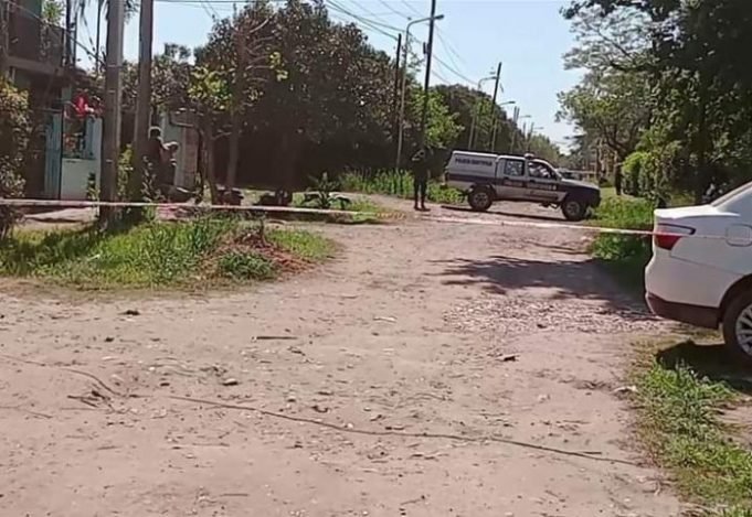 BUENOS AIRES: QUEMABAN UN SILLÓN EN UN BASURAL CUANDO HALLARON EL CUERPO SIN VIDA DE UNA MUJER.