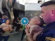 VILLA CORINA: POLICÍAS AYUDARON A SALVAR LA VIDA DE UN BEBÉ DE 1 AÑO QUE HABÍA CAÍDO A UNA PILETA. ¡ESCUCHÁ Y MIRÁ!