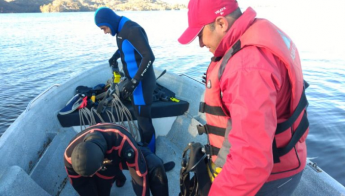 UN JOVEN MILITAR DE 20 AÑOS FALLECIÓ EN EL LAGO SAN ROQUE EN MEDIO DE UN ENTRENAMIENTO. SU CUERPO FUE HALLADO A 5METROS DE PROFUNDIDAD.