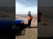 IMPUTARON AL CABO DE LA CAMINERA QUE AGREDIÓ AL CHÓFER DEL “NEGRO” VIDELA. ¡MIRÁ EL VÍDEO!