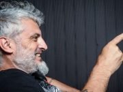 PASA EN REDES: EL “PALAZO” DE PALAZZO PARA ESTEBAN AVILÉS POR NO TENER EN CUENTA EL COSQUÍN ROCK EN LA FERIA INTERNACIONAL DE TURISMO.