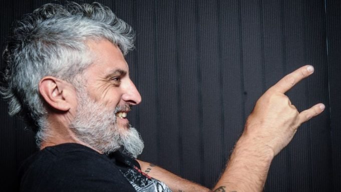 PASA EN REDES: EL “PALAZO” DE PALAZZO PARA ESTEBAN AVILÉS POR NO TENER EN CUENTA EL COSQUÍN ROCK EN LA FERIA INTERNACIONAL DE TURISMO.