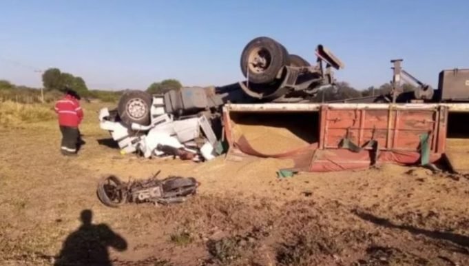 FEMICIDIO: MATÓ A SU PAREJA Y AL HUIR ESTRELLÓ SU MOTO CONTRA UN ACOPLADO. FALLECIERON ÉL Y EL CAMIONERO.