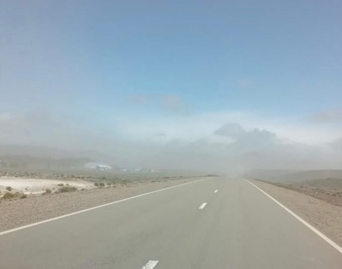 ESCASA VISIBILIDAD POR POLVO EN SUSPENSIÓN: ¿CUÁLES SON LAS RUTAS QUE CORTÓ LA POLICÍA CAMINERA?