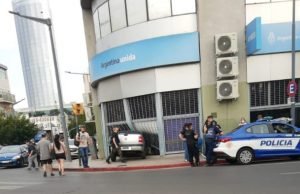 CÓRDOBA: UN VEHÍCULO SE INCRUSTÓ EN UNA OFICINA DE ANSES.