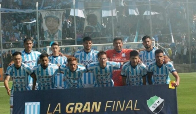 RACING CAMPEÓN: ASCENDIÓ A LA PRIMERA NACIONAL.