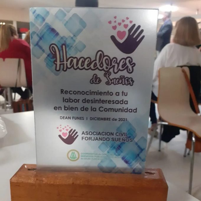 LA ASOCICIACIÓN CIVIL FORJANDO SUEÑOS REALIZARÁ UNA NUEVA EDICIÓN DE LA ENTREGA DE LAS DISTINCIONES “HACEDORES” EN FUÁ COMIDAS & COMPRAS.