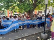 PARO DE SALUD: PERSONAL LOCAL SE MANIFESTÓ EN LA EXPLANADA DEL HOSPITAL ROMAGOSA. GRAN ACATAMIENTO PROVINCIAL.